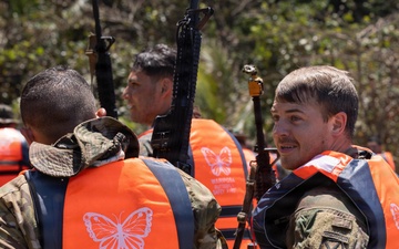 Jungle Operations Training Course - Panama: Jungle Waterborne Operations