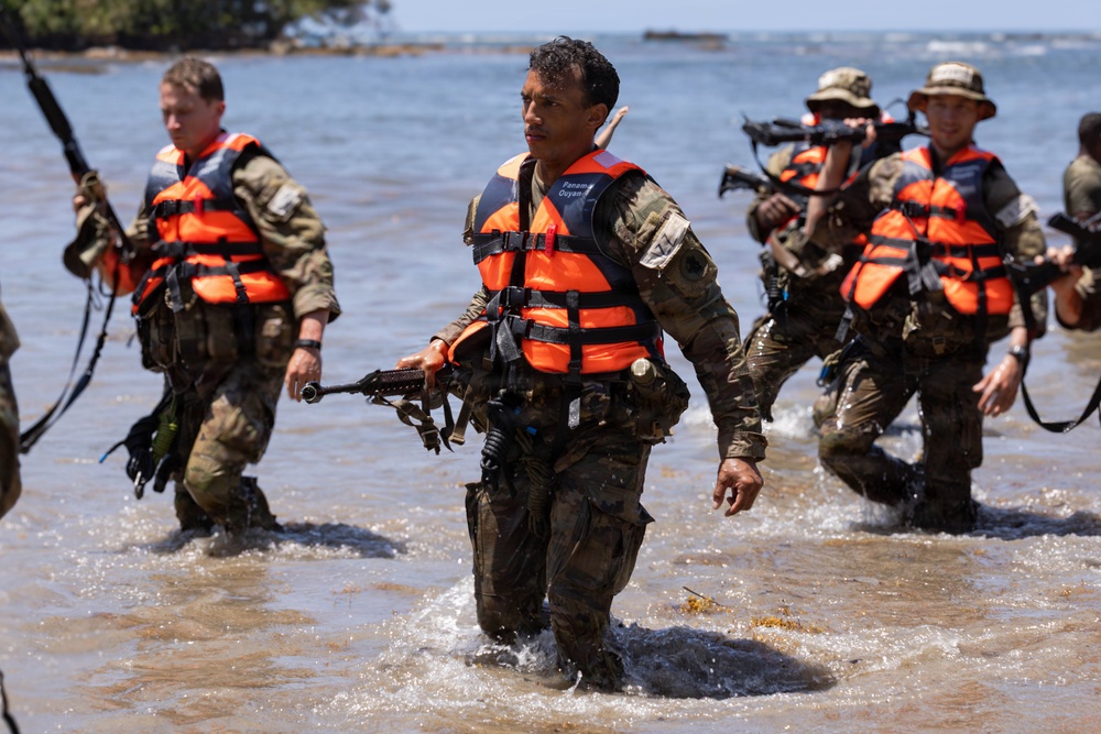 Jungle Operations Training Course - Panama: Jungle Waterborne Operations