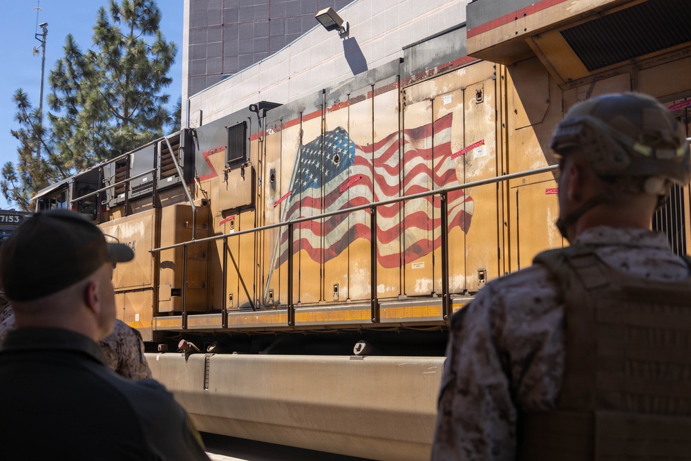 U.S. Border Patrol agents lead Marines on guided southern border survey