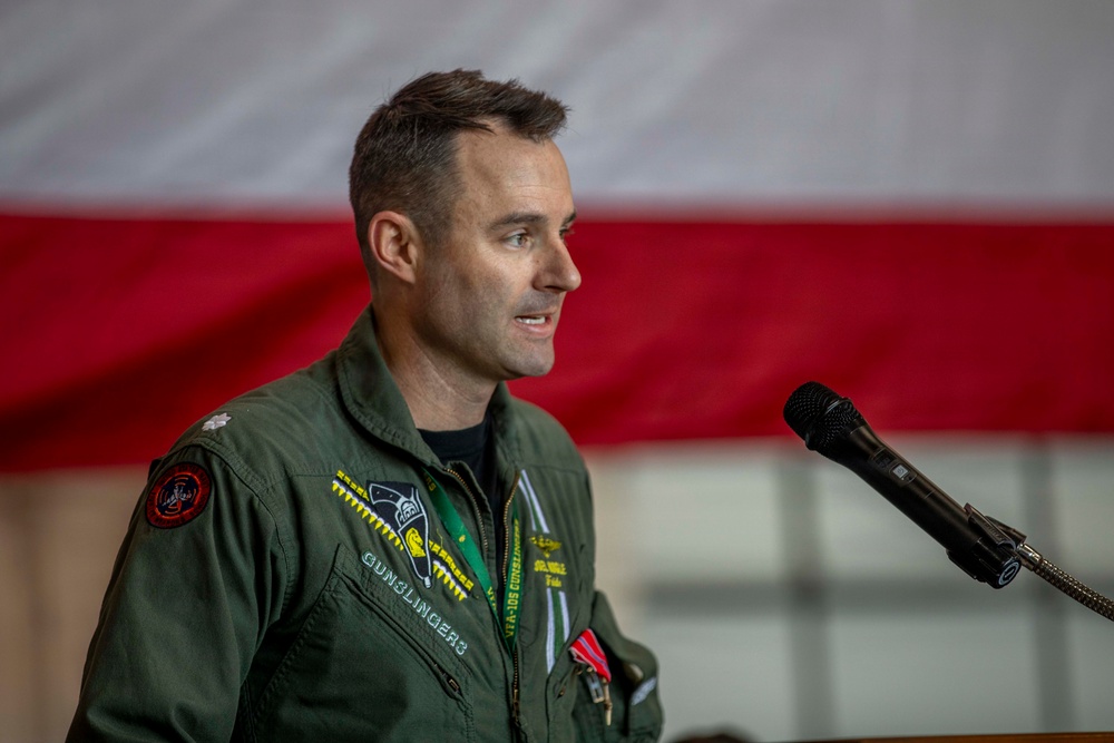 VFA-105 “Gunslingers” Hold Change of Command Ceremony