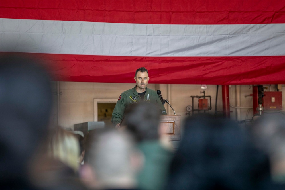 VFA-105 “Gunslingers” Hold Change of Command Ceremony