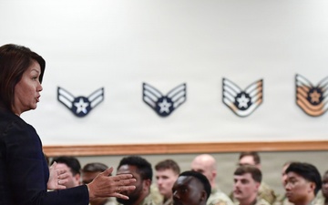 Retired CMSAF JoAnne Bass provides mentorship to ALS and NCOA staff and students