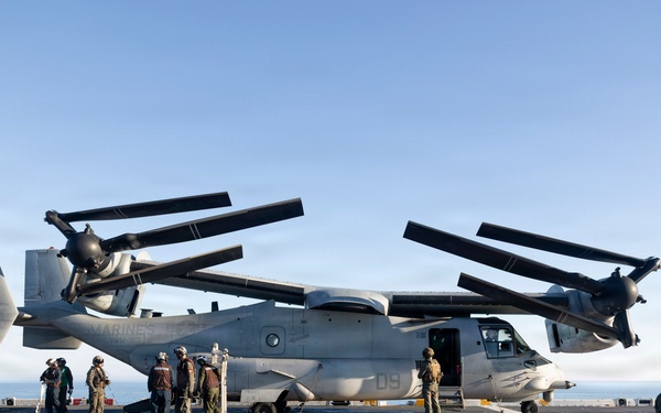 11th MEU Marines, Sailors Conduct Flight Operations Aboard USS Boxer