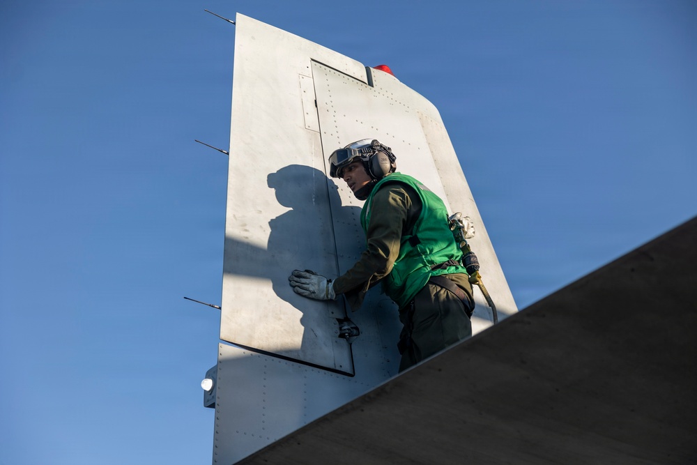 11th MEU Marines, Sailors Conduct Flight Operations Aboard USS Boxer