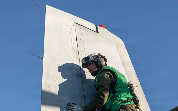 11th MEU Marines, Sailors Conduct Flight Operations Aboard USS Boxer