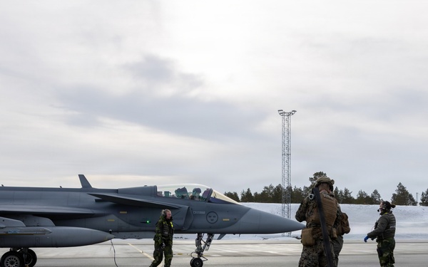 CORE26 | Swedish Soldiers, U.S. Marines Join Together to Fuel Aircraft in the Arctic
