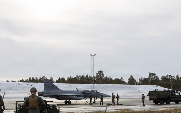 CORE26 | Swedish Soldiers, U.S. Marines Join Together to Fuel Aircraft in the Arctic