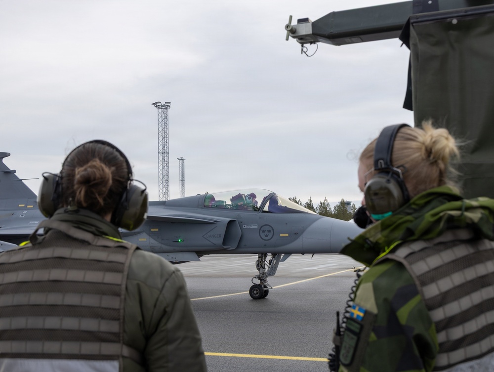 CORE26 | Swedish Soldiers, U.S. Marines Join Together to Fuel Aircraft in the Arctic