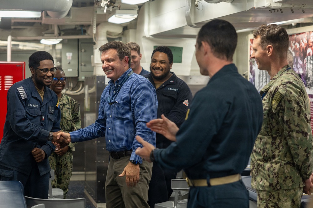 CNSP Executive Director Visits USS Daniel Inouye (DDG 118)