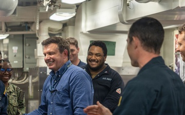CNSP Executive Director Visits USS Daniel Inouye (DDG 118)
