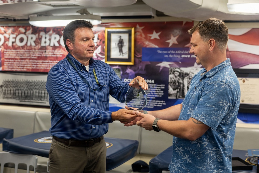 CNSP Executive Director Visits USS Daniel Inouye (DDG 118)