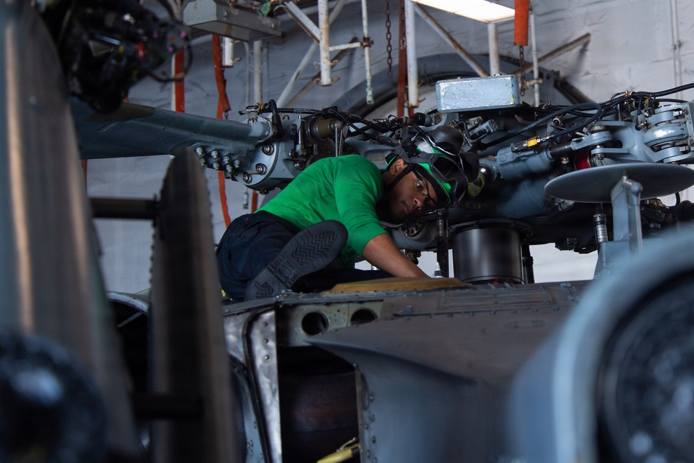 Nimitz Sailor Conducts Maintenance