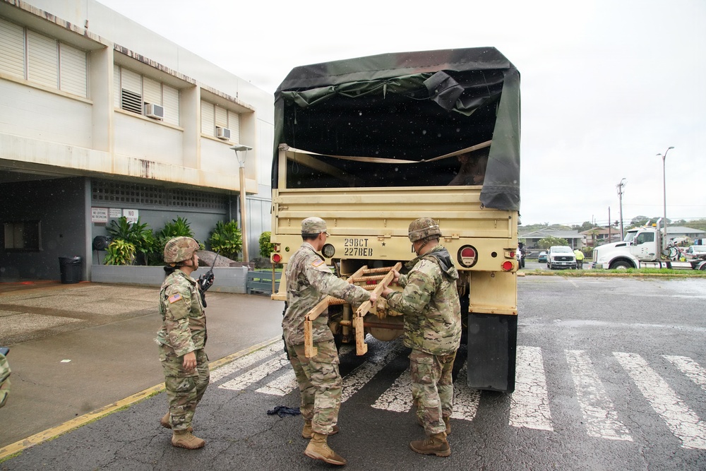 Hawaii Army National Guard assists residents in evacuation