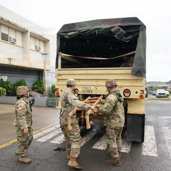 Hawaii Army National Guard assists residents in evacuation