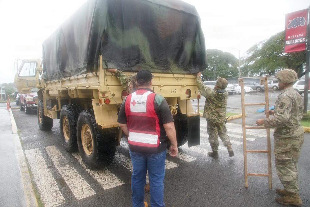 Hawaii Army National Guard assists residents in evacuation