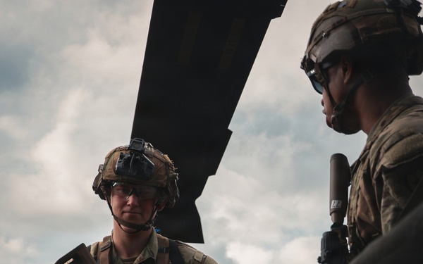 Wolfhounds Conduct Air Assault Training with 25th Combat Aviation Brigade, 25th Infantry Division