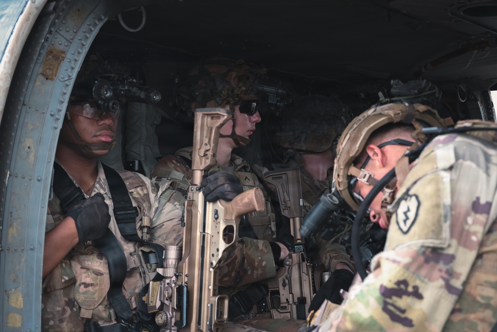 Wolfhounds Conduct Air Assault Training with 25th Combat Aviation Brigade, 25th Infantry Division