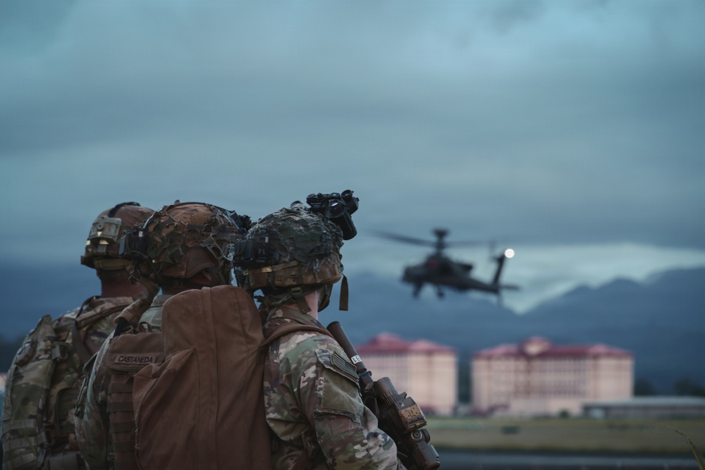 Wolfhounds Conduct Air Assault Training with 25th Combat Aviation Brigade, 25th Infantry Division