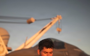 31st MEU Conducts Gun Shoot on Flight Deck of USS Tripoli