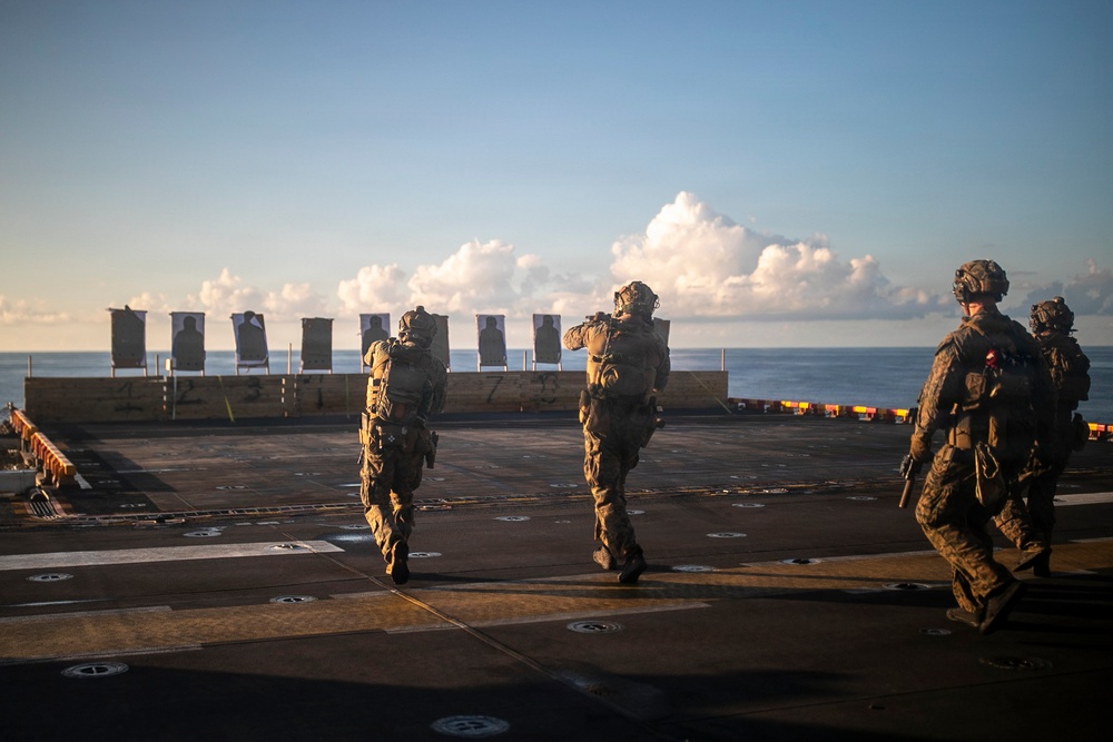 31st MEU Conducts Gun Shoot on Flight Deck of USS Tripoli