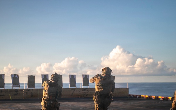 31st MEU Conducts Gun Shoot on Flight Deck of USS Tripoli