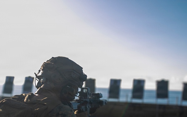 31st MEU Conducts Gun Shoot on Flight Deck of USS Tripoli