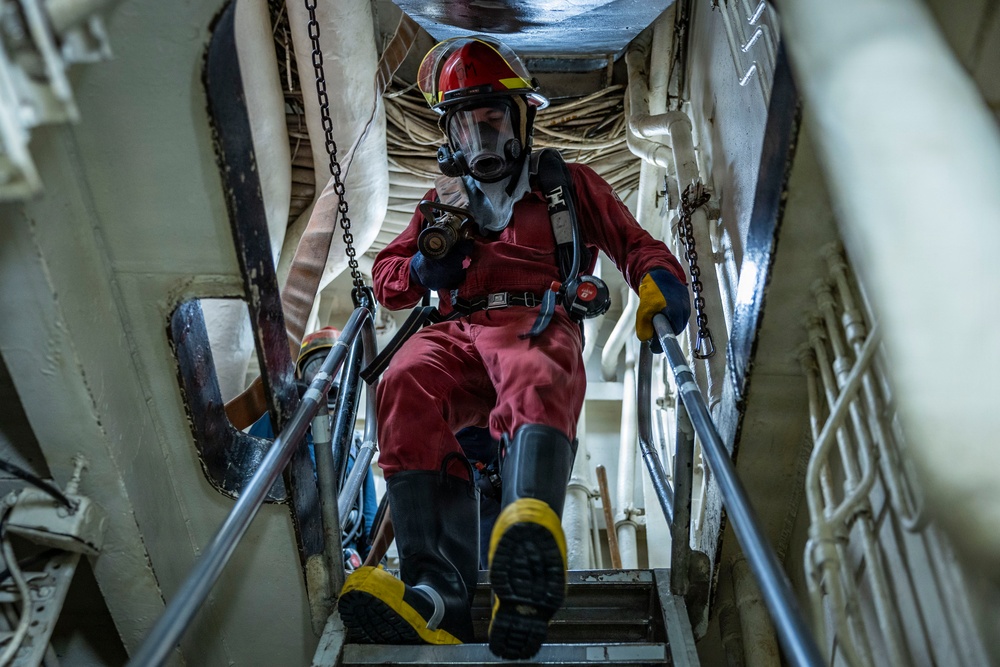 USS Iwo Jima Conducts Integrated Training Evolutions