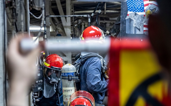 USS Iwo Jima Conducts Integrated Training Evolutions