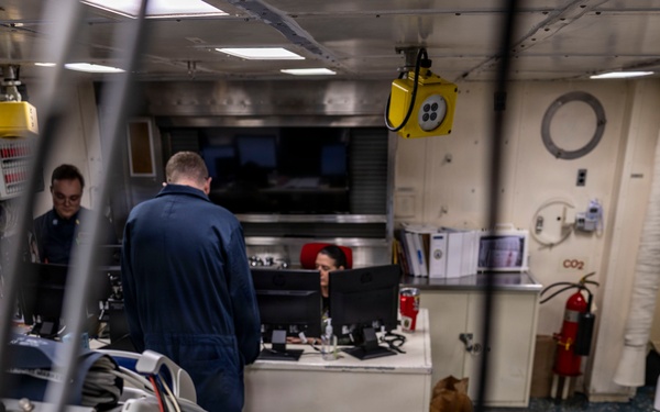 USS Iwo Jima Conducts Integrated Training Evolutions