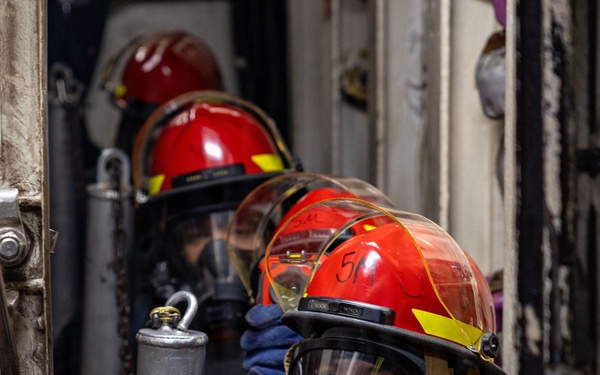 USS Iwo Jima Sailor Participate In An Integrated Training Environment