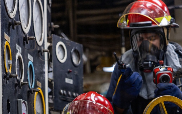 USS Iwo Jima Sailor Participate In An Integrated Training Environment