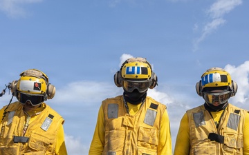 USS Iwo Jima Sailors Take Part in an Aviation Training Team Evolution