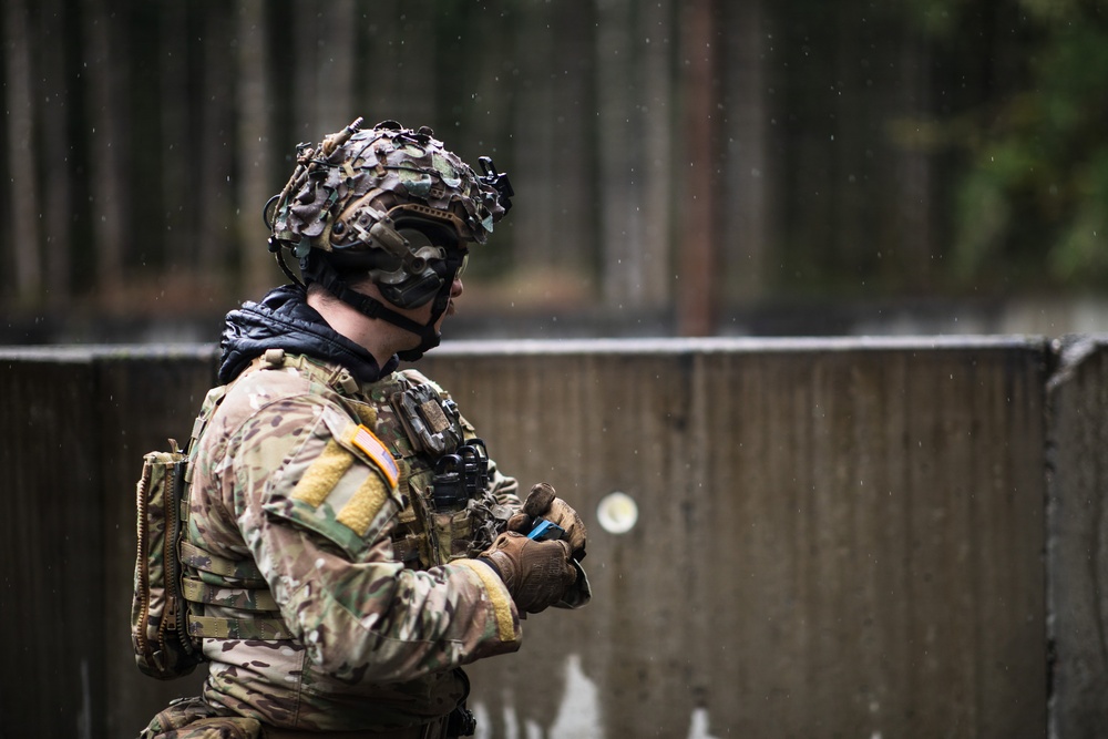1st SFG(A) Soldiers conduct grenade training