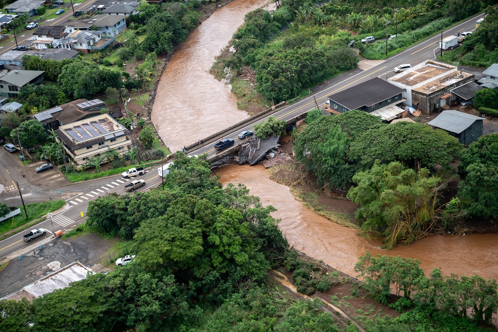 Coast Guard conducts overflights of impacted areas following flash floods on Oahu