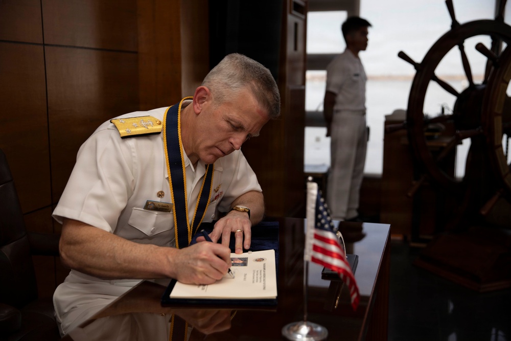 Commander, U.S. 7th Fleet visits Philippine Navy, Philippine Coast Guard Leadership