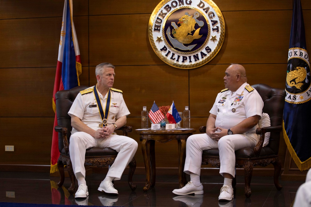 Commander, U.S. 7th Fleet visits Philippine Navy, Philippine Coast Guard Leadership