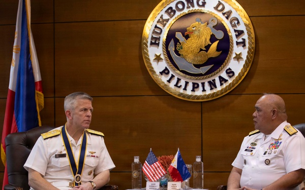Commander, U.S. 7th Fleet visits Philippine Navy, Philippine Coast Guard Leadership