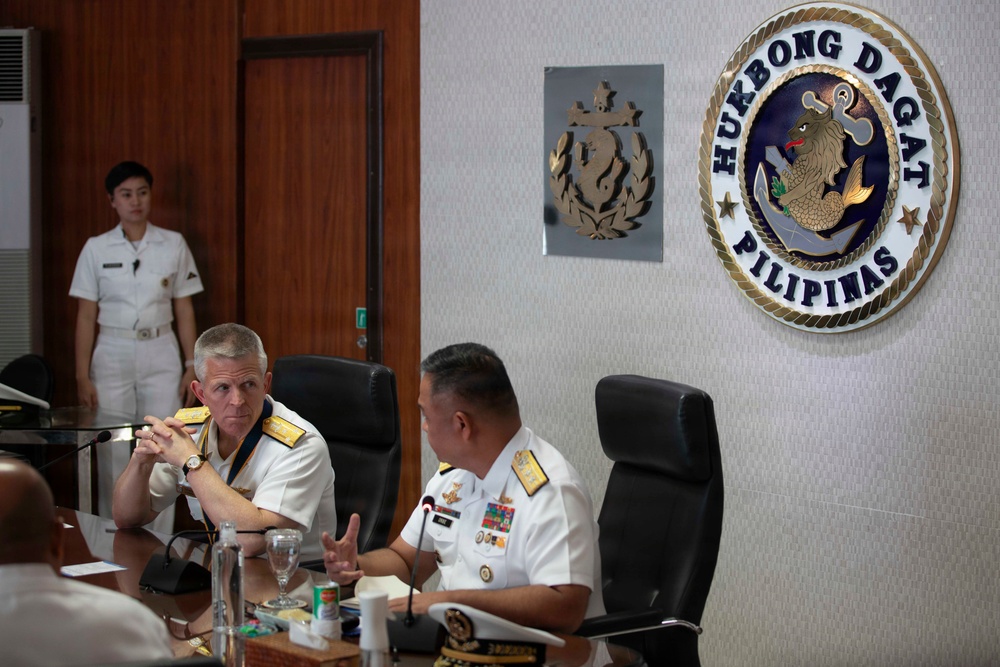 Commander, U.S. 7th Fleet visits Philippine Navy, Philippine Coast Guard Leadership