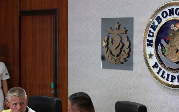 Commander, U.S. 7th Fleet visits Philippine Navy, Philippine Coast Guard Leadership