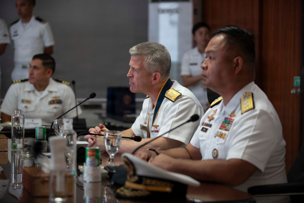 Commander, U.S. 7th Fleet visits Philippine Navy, Philippine Coast Guard Leadership