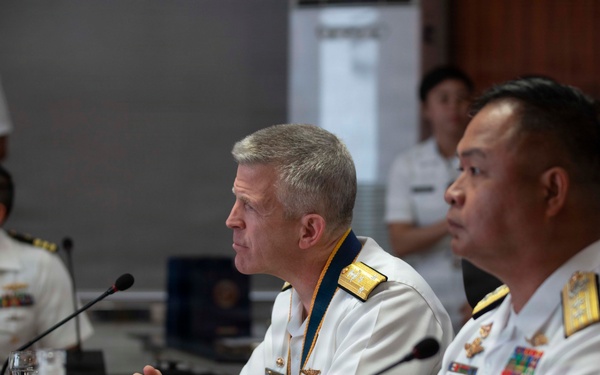 Commander, U.S. 7th Fleet visits Philippine Navy, Philippine Coast Guard Leadership
