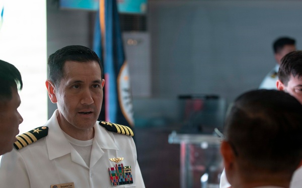 Commander, U.S. 7th Fleet visits Philippine Navy, Philippine Coast Guard Leadership