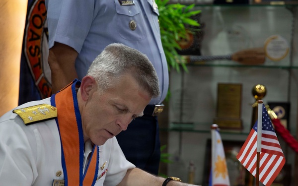 Commander, U.S. 7th Fleet visits Philippine Navy, Philippine Coast Guard Leadership