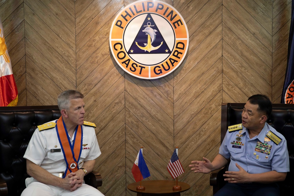 Commander, U.S. 7th Fleet visits Philippine Navy, Philippine Coast Guard Leadership