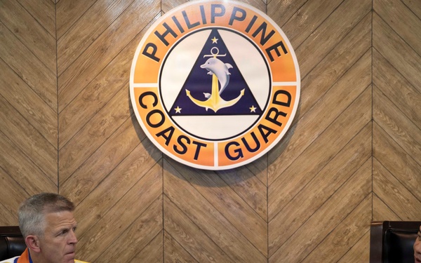 Commander, U.S. 7th Fleet visits Philippine Navy, Philippine Coast Guard Leadership