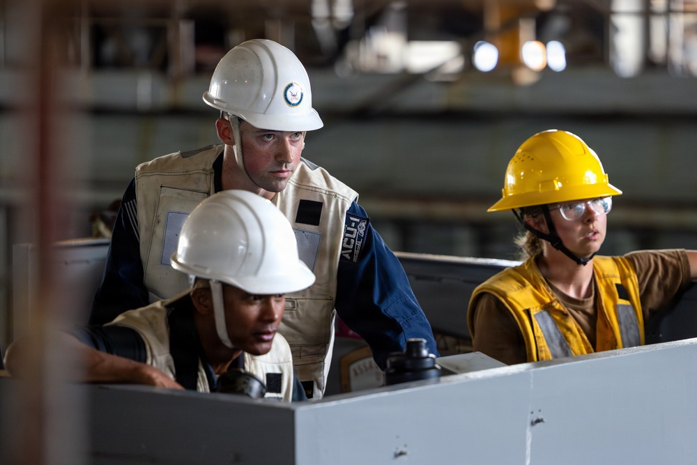 11th MEU Marines, Sailors Conduct Well-Deck Operations Aboard USS Comstock