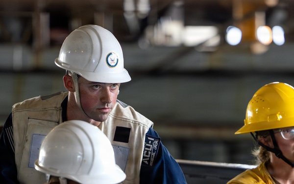 11th MEU Marines, Sailors Conduct Well-Deck Operations Aboard USS Comstock