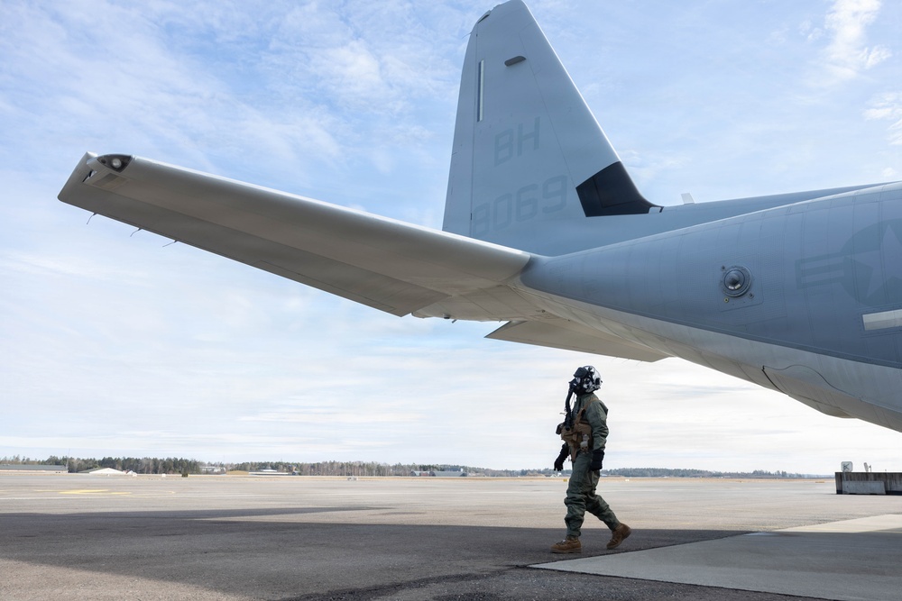CORE26 | U.S. Marines with VMGR-252 and MWSS-273 conduct CBRN drills in Norway
