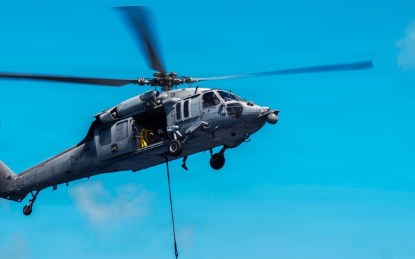 USS Tripoli Sailors Conducts Vertrep Training