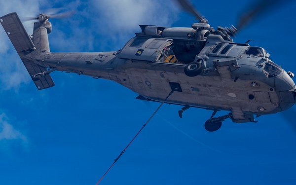 USS Tripoli Sailors Conducts Vertrep Training